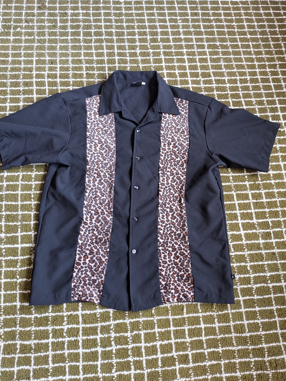 No Fear Short-Sleeve Button-Up Shirt with Leopard/Cheetah Print